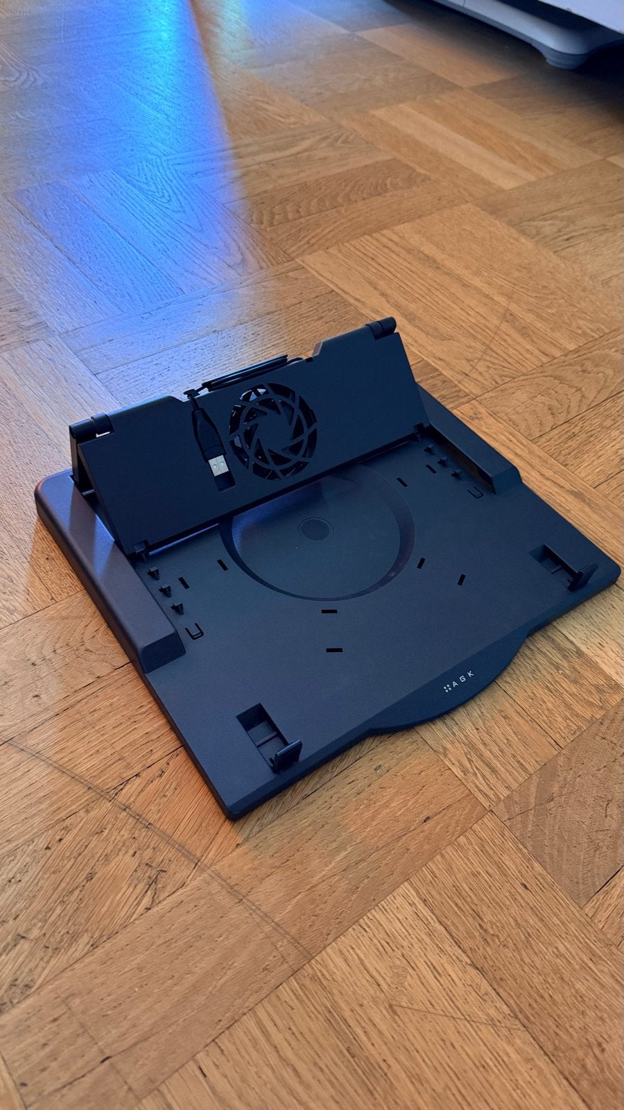 AGK Laptopstandaard met Ventilator - Verstelbaar, Computers en Software, Ophalen of Verzenden, Zo goed als nieuw, In hoogte verstelbaar