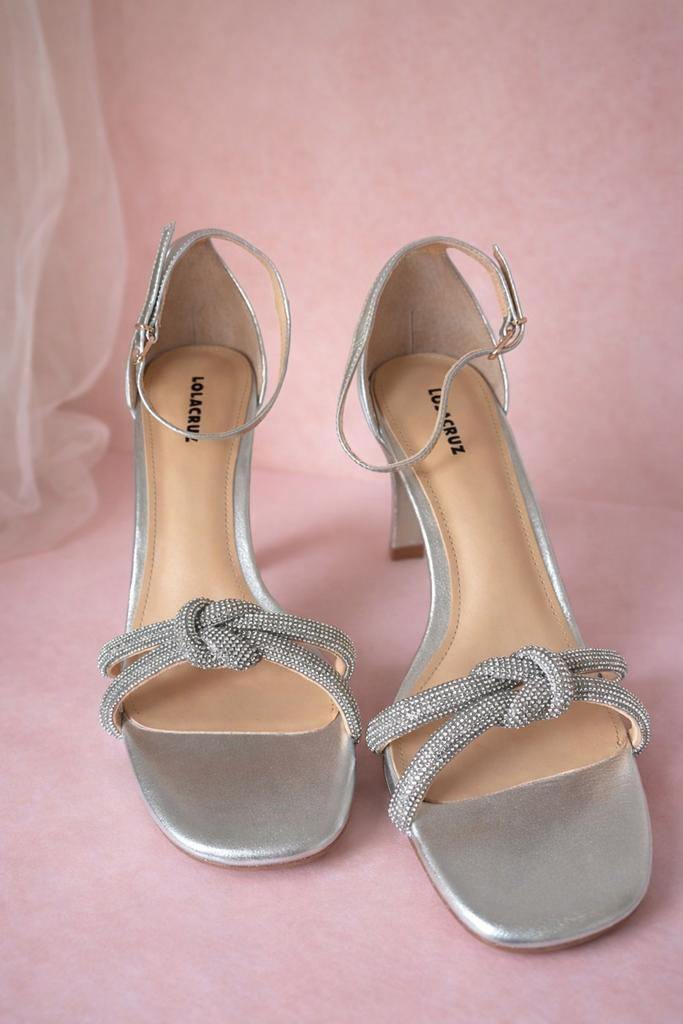 Lola crus zilveren sandalen 40, Kleding | Dames, Schoenen, Ophalen of Verzenden, Zo goed als nieuw, Overige kleuren, Sandalen of Muiltjes