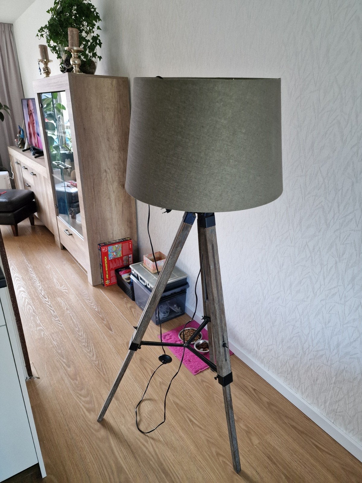 Staande lamp met stoffen kap en houten driepoot onderstel, Ophalen, Gebruikt, Modern, Scandinavisch, E27 (groot)