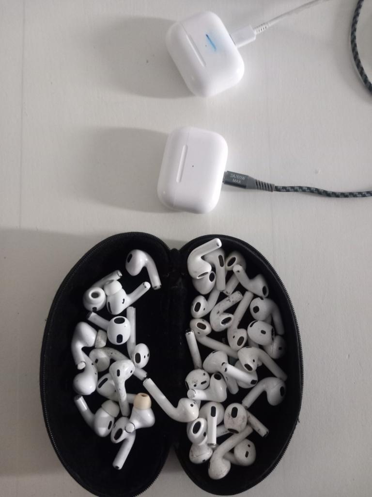 2x Apple AirPods Pro 2 incl case// ++div losse Airpods
