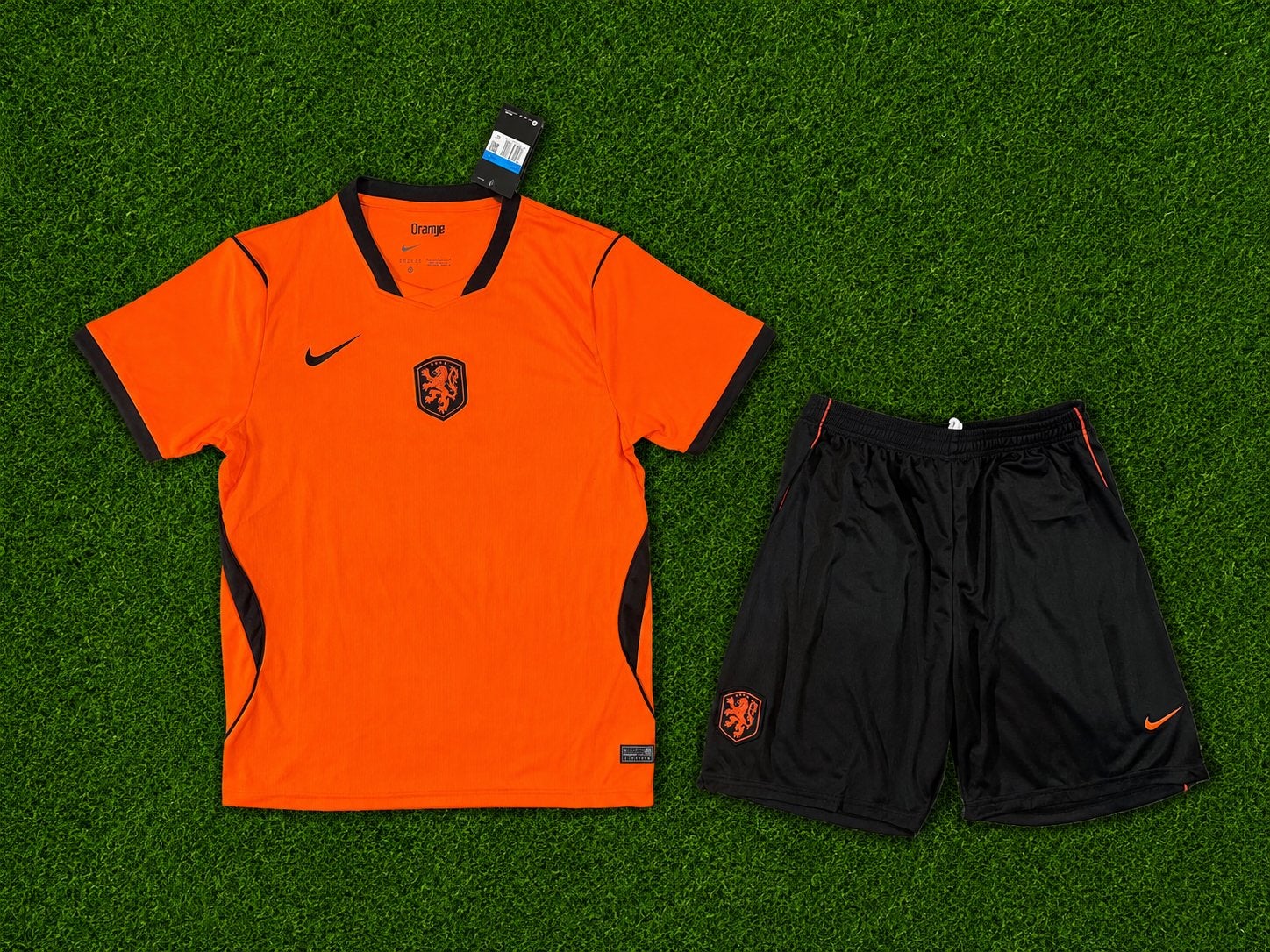 WK / voetbal tenues - Shirt & Broekje alle maten, Sport en Fitness, Maat M, Ophalen of Verzenden, Zo goed als nieuw, Set