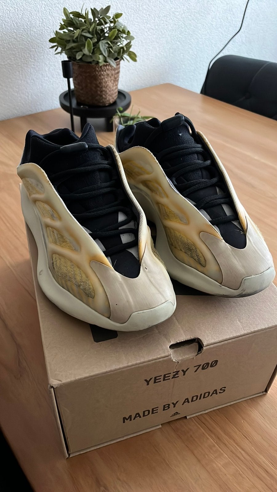 Yeezy 700 maat 402/3, Ophalen of Verzenden, Gedragen, Overige kleuren, Sneakers of Gympen