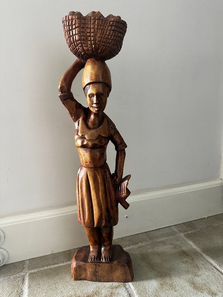 Grote houten beeld van een Afrikaanse vrouw 57 cm hoog, Handgemaakt, Beeld, Hout, Bruin