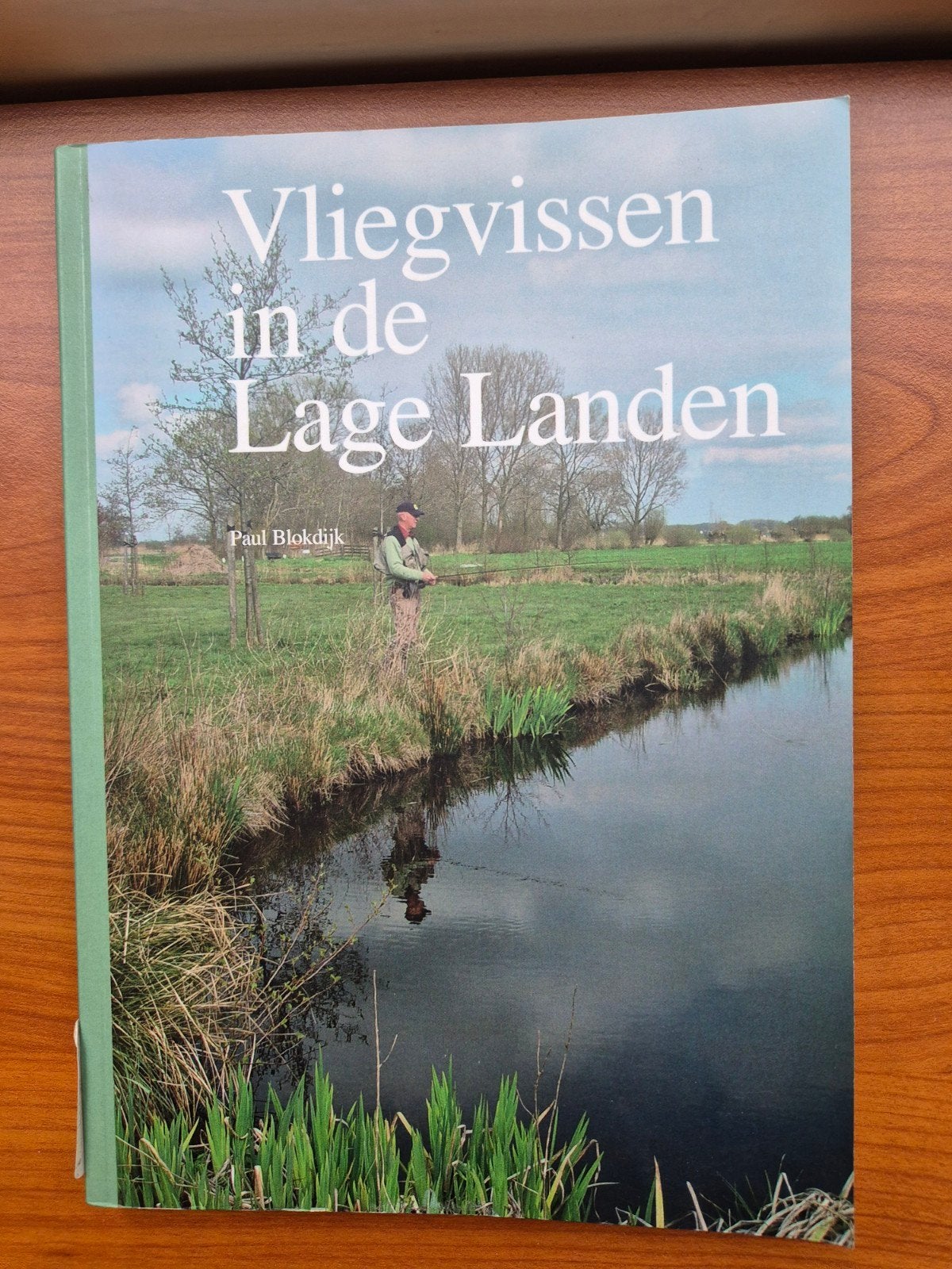 Hengelsport: Vliegvissen in de Lage Landen, Ophalen of Verzenden, Zo goed als nieuw, Watersport en Hengelsport