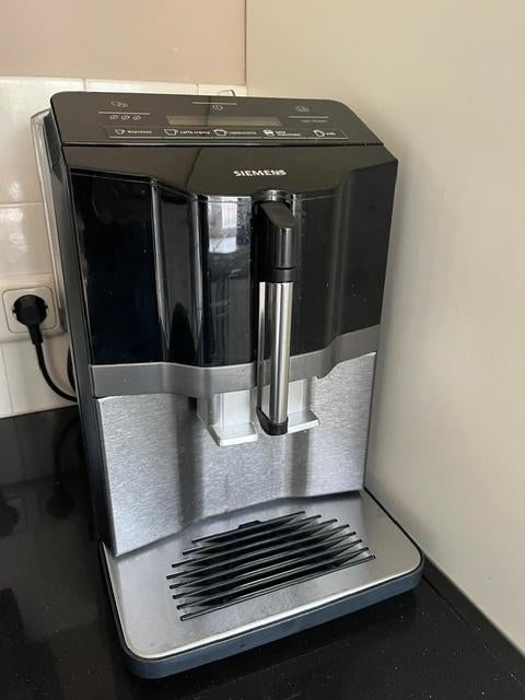 Siemens EQ.300 volautomatische koffiemachine, Gebruikt, 10 kopjes of meer, Koffiemachine, Afneembaar waterreservoir