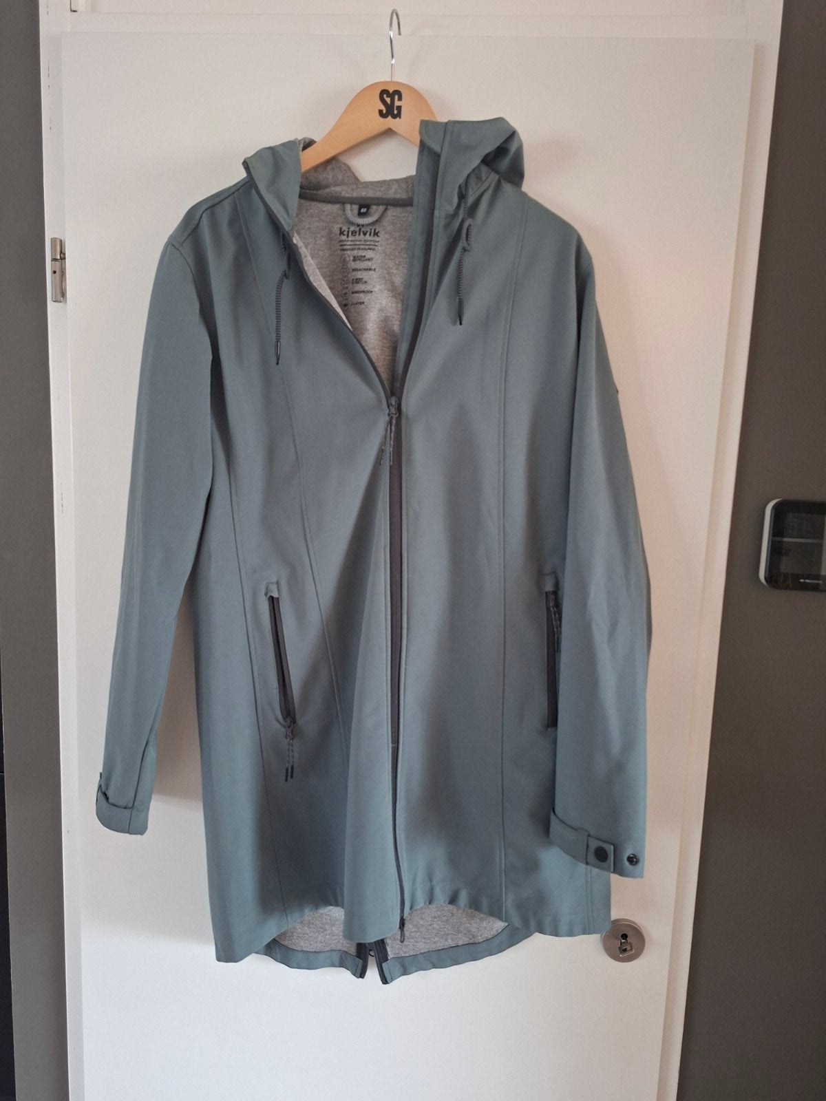 Te koop dames en herenjas merk Kjelvik, Maat 38/40 (M), Zwart, Ophalen of Verzenden, Zo goed als nieuw