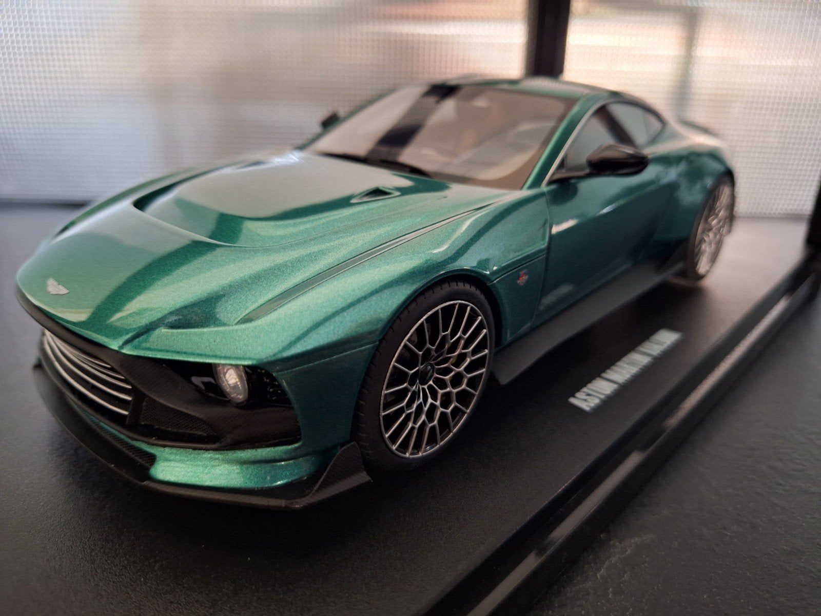 Aston Martin Valour 2024 Schaal 1:18, Overige merken, Auto, GT Spirit, Nieuw