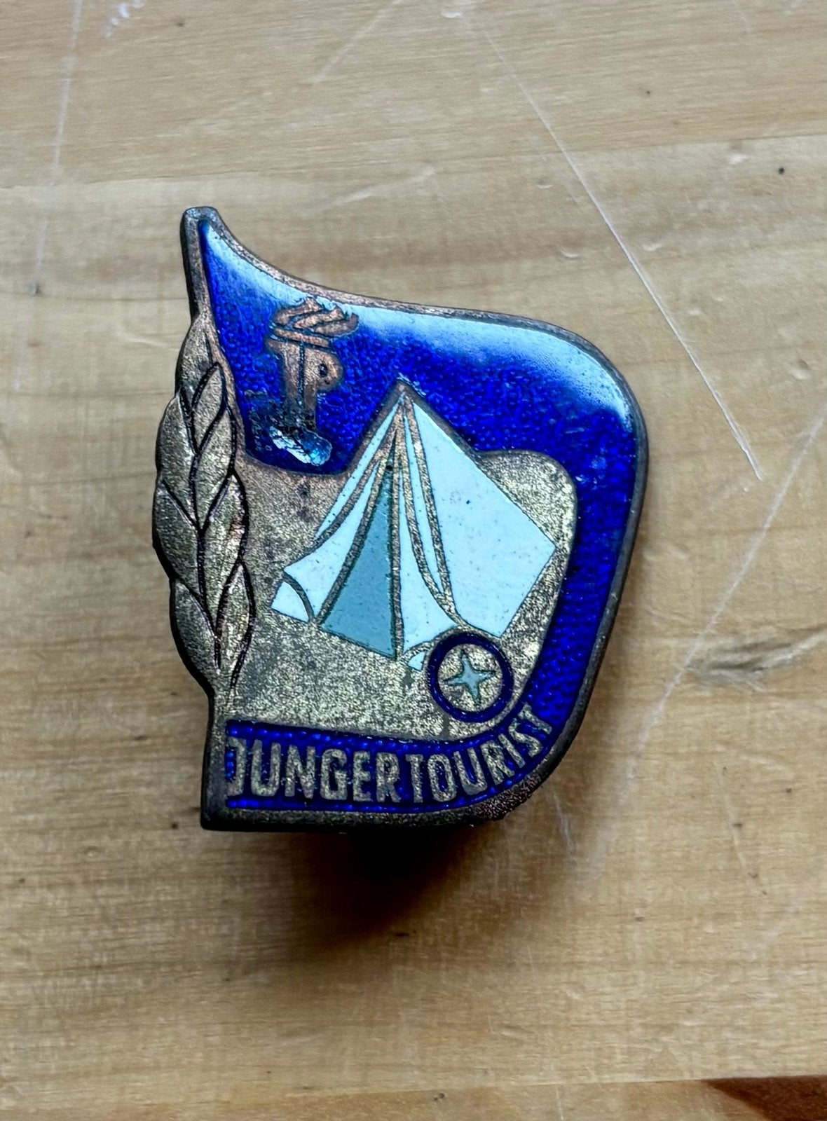 DDR insigne “Junger Tourist” – 1950-1954, Gebruikt, Speldje of Pin, Stad of Land, Ruimtevaartlaan 54a, Krommenie