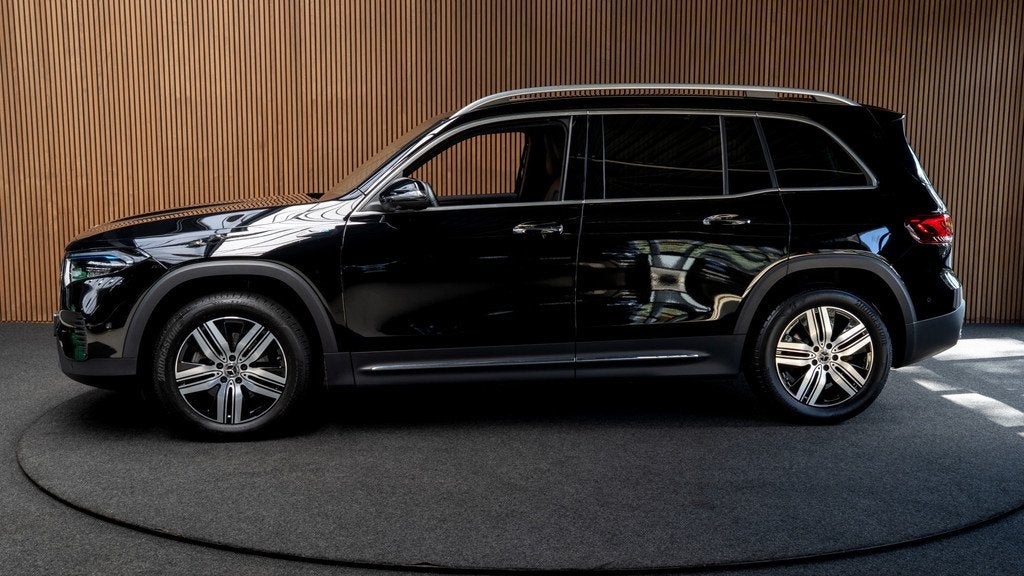 Mercedes-Benz EQB 250 Leer Navi 360° Camera Stoelverwarming, Automaat, Gebruikt, Leder en Stof, Zwart