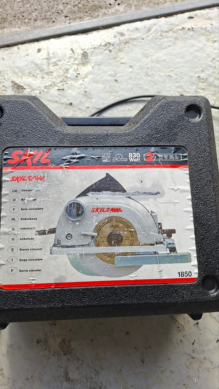 Skilcirkelzaag 830 Watt met nieuwe zaagbladen, Doe-het-zelf en Verbouw, Gereedschap | Zaagmachines, Ophalen, Gebruikt, Cirkelzaag