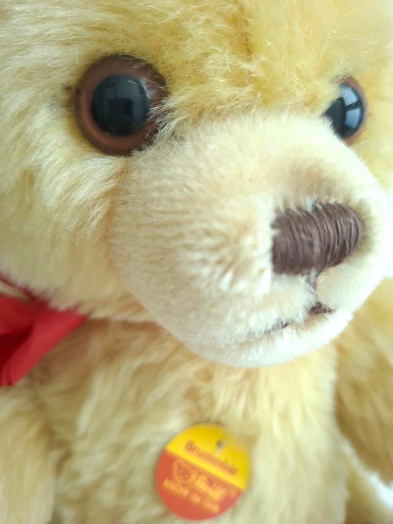 Steiff Teddybeer Brombeer met Rode Strik - Zo goed als nieuw, Ophalen of Verzenden, Zo goed als nieuw