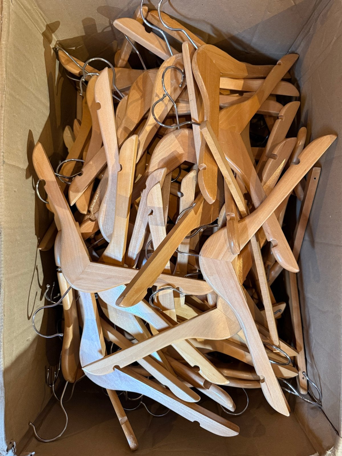 114 Houten Kledinghangers - 36 cm Breed, Ophalen of Verzenden, Gebruikt, Hout, Volwassenen