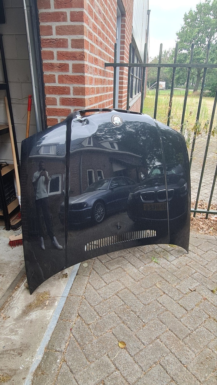 e46 coupe motorkap met schade (past wel gewoon) inc hardware, Ophalen, Gebruikt, Voor, BMW