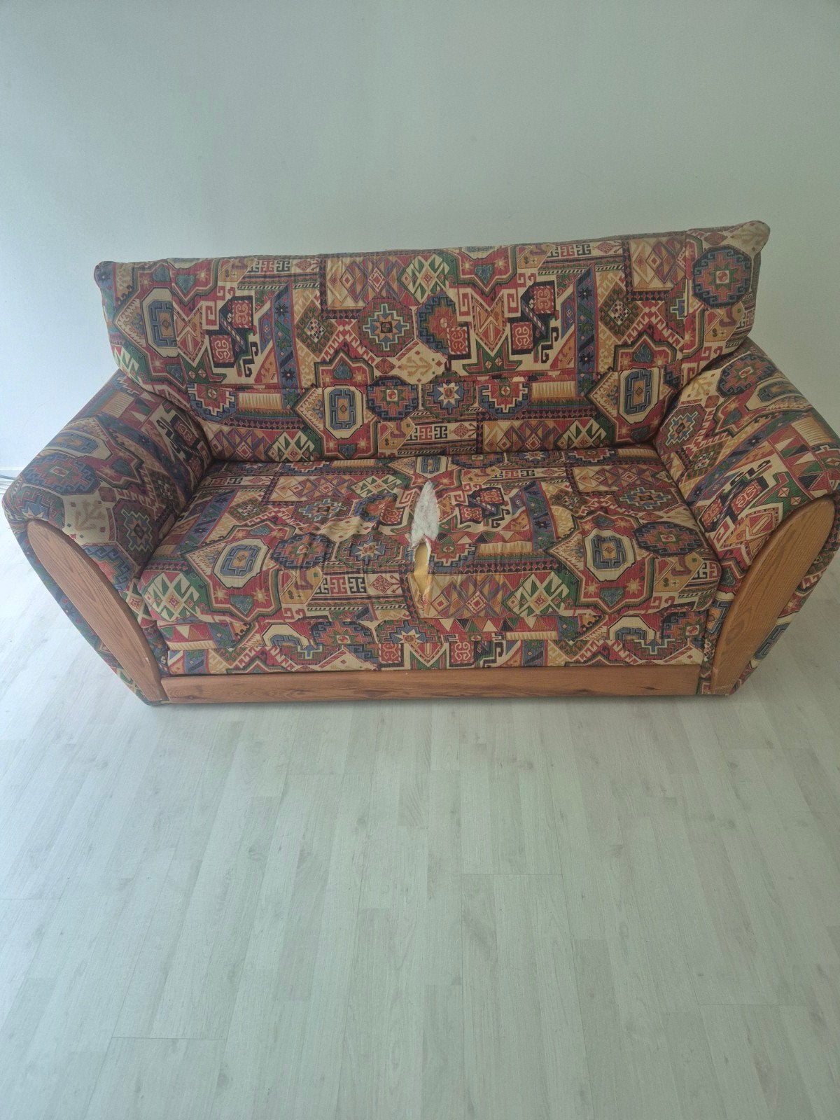 Gebruikte slaapbank met kleurrijk patroon, Huis en Inrichting, Ophalen, Hout, Gebruikt, Vintage, Bohemien
