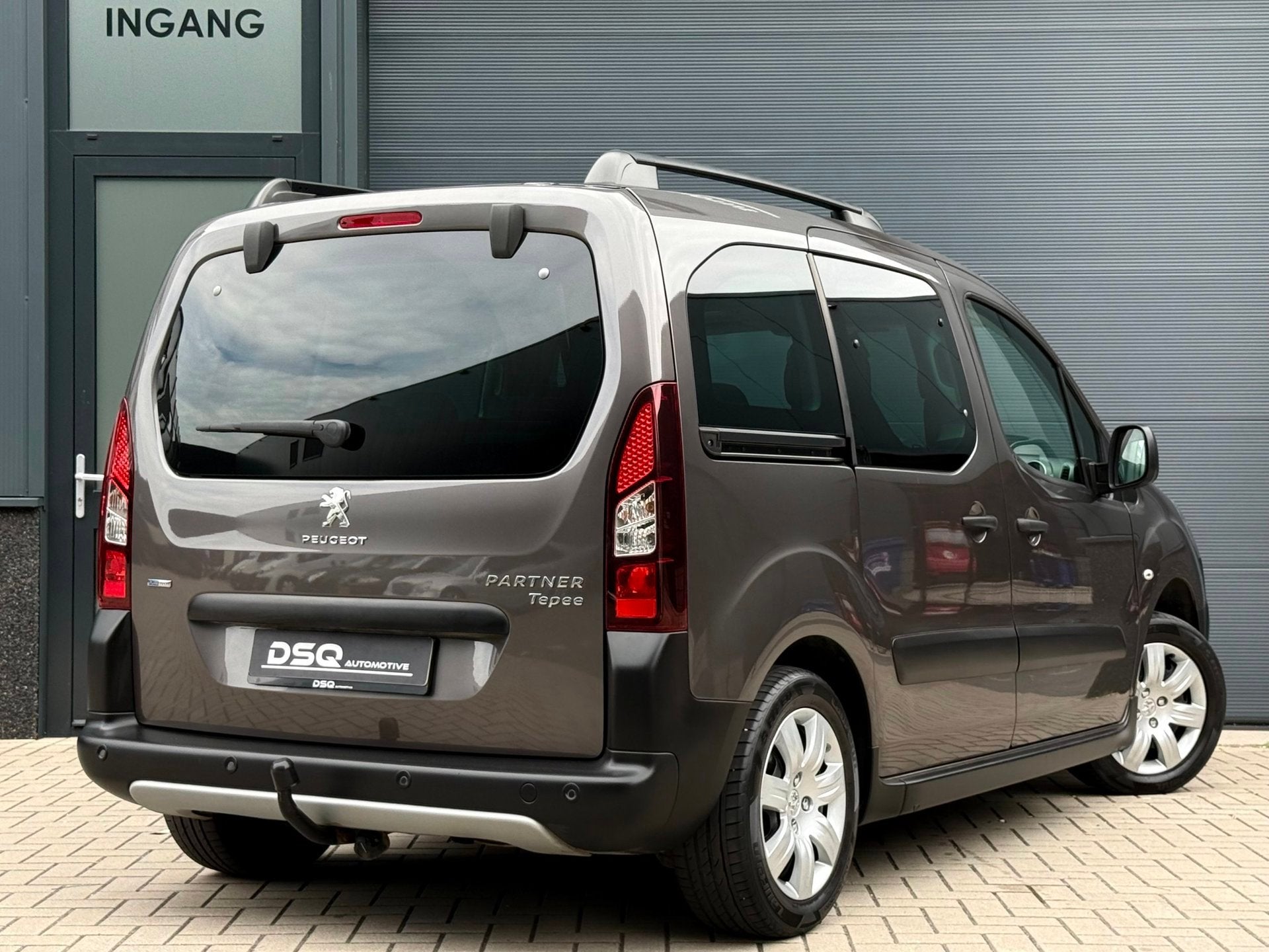 Peugeot Partner Tepee 1.2 PureTech Active, Auto's, Stof, Gebruikt, 1199 cc, Bruin