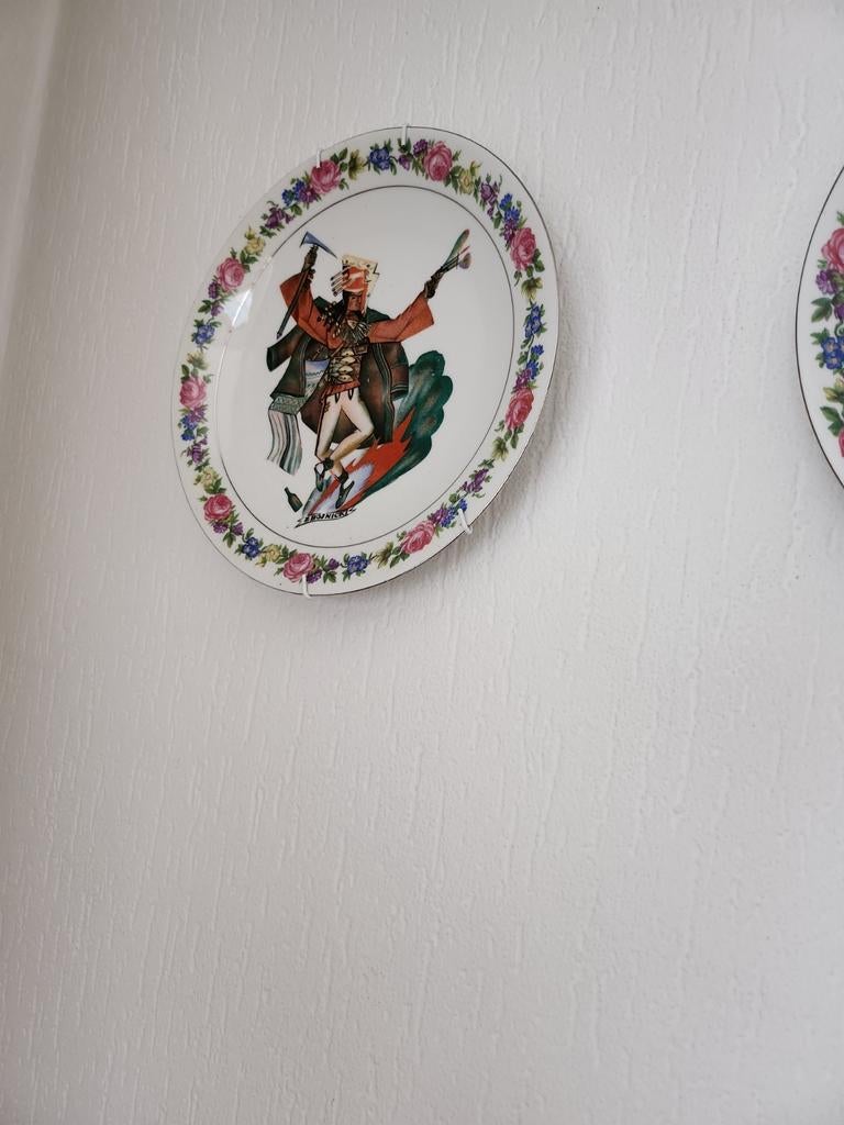 8 Poolse klederdracht borden - decoratief en in goede staat, Ophalen