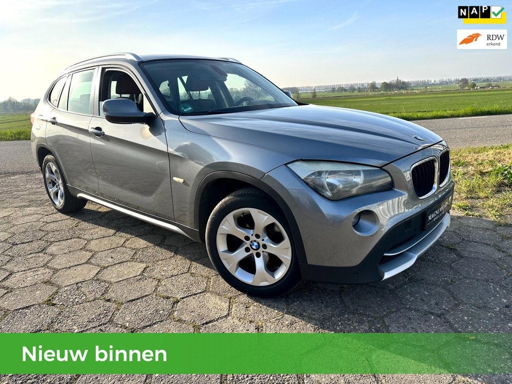 BMW X1 18i 5D NAP AIRCO NAVI SCHERM TREKHAAK NW APK VELGEN E, Auto's, Euro 5, Achterwielaandrijving, 1995 cc, 4 cilinders
