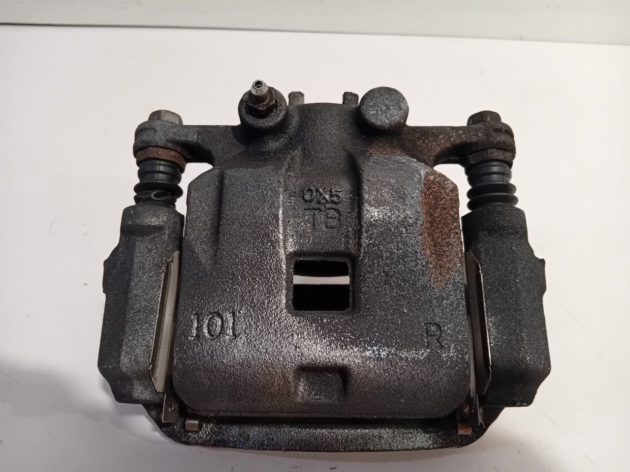 Remklauw rechts voor Suzuki Swift, Onderdelen@venauto.nl, Van der Ven Autorecycling B.V., Gebruikt, Ettenseweg 76, 4706 PB Roosendaal, The Netherlands