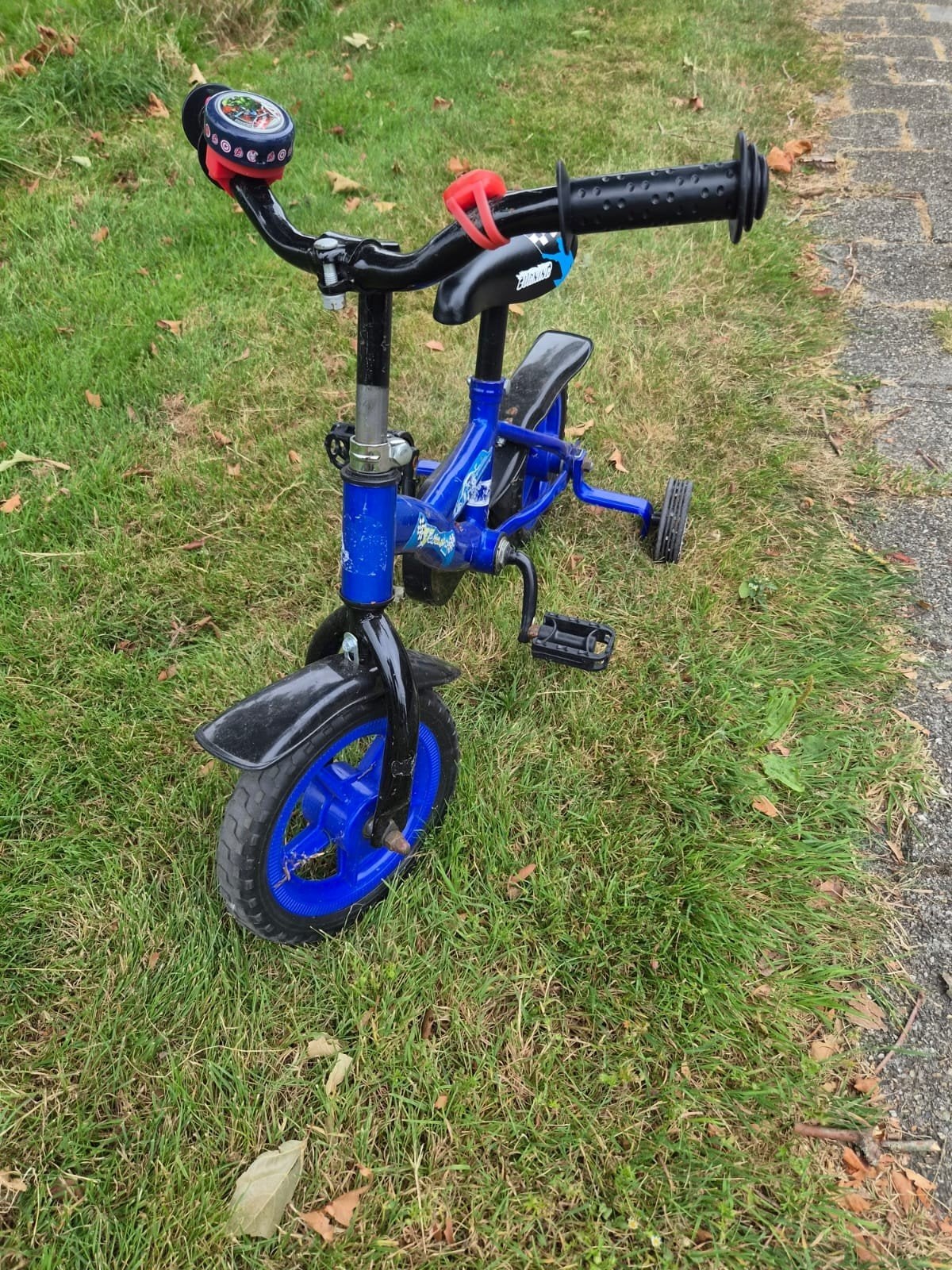 Blauwe kinderfiets met zijwieltjes - Zo goed als nieuw, Fietsen en Brommers, Fietsen | Kinderfietsjes, Ophalen of Verzenden, Zo goed als nieuw