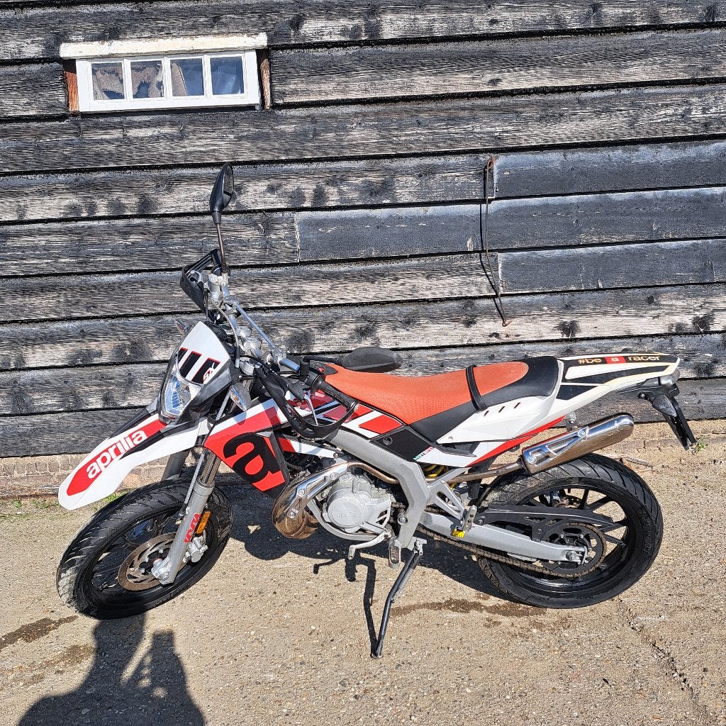 Aprilia SX50 2017 | 7.900 km | Volledig origineel, Ophalen, 6 versnellingen, Maximaal 45 km/u, Zo goed als nieuw