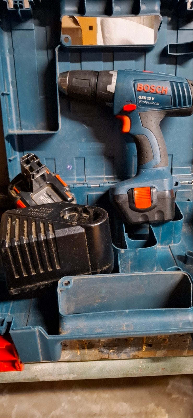 Bosch GSR 12 Accuboormachine 12V/230V, Ophalen of Verzenden, Gebruikt, Minder dan 400 watt, Boor- en Schroefmachine