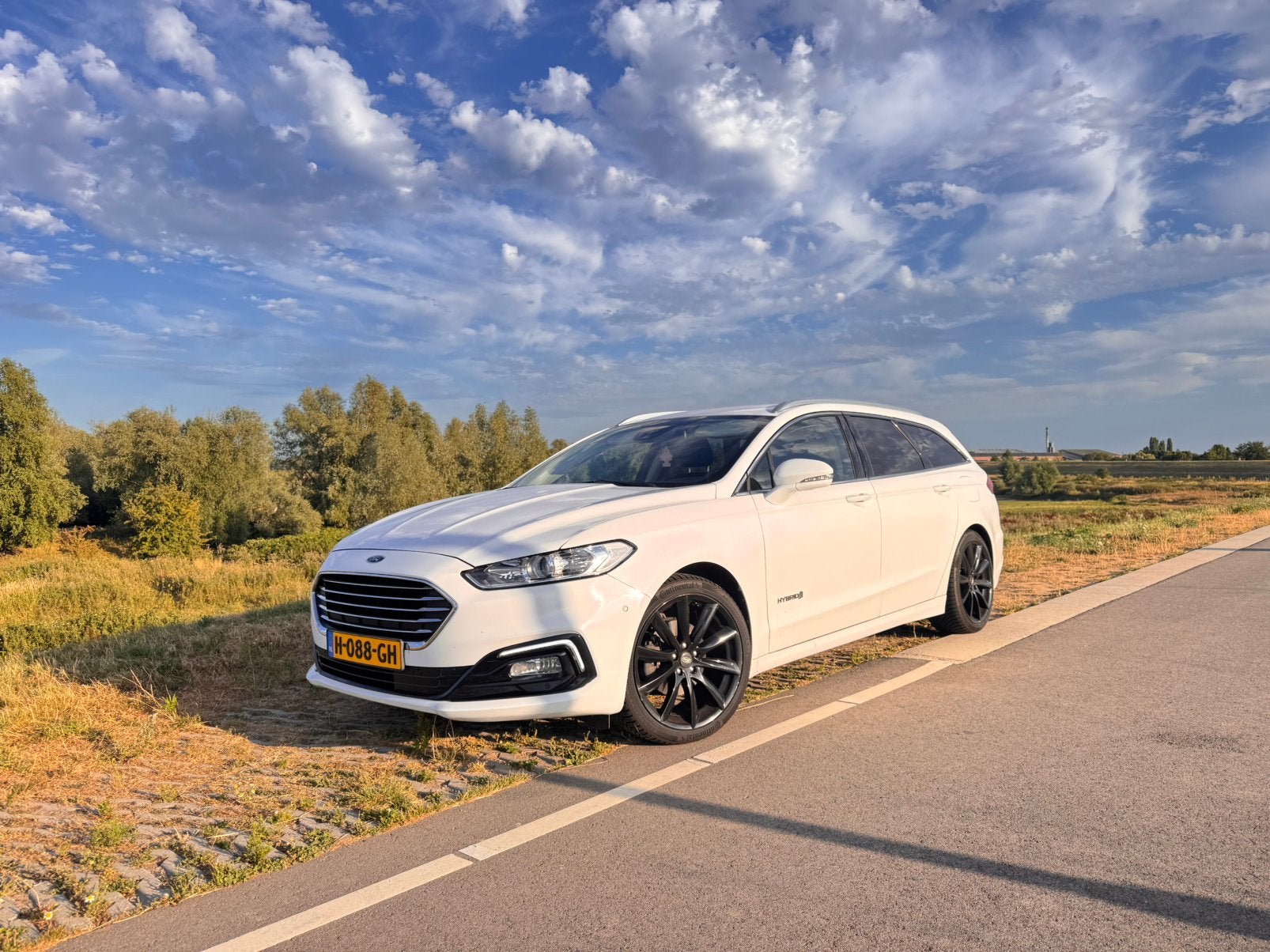 Ford Mondeo 2.0 HEV 187pk Ecvt 2019 Wit, Auto's, 750 kg, 4 cilinders, Mondeo, Alcantara