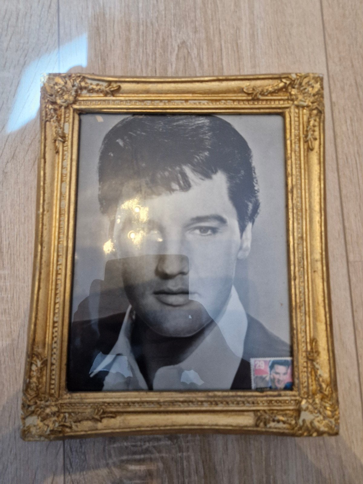 Ingelijste foto Elvis Presley met postzegel, Ophalen of Verzenden