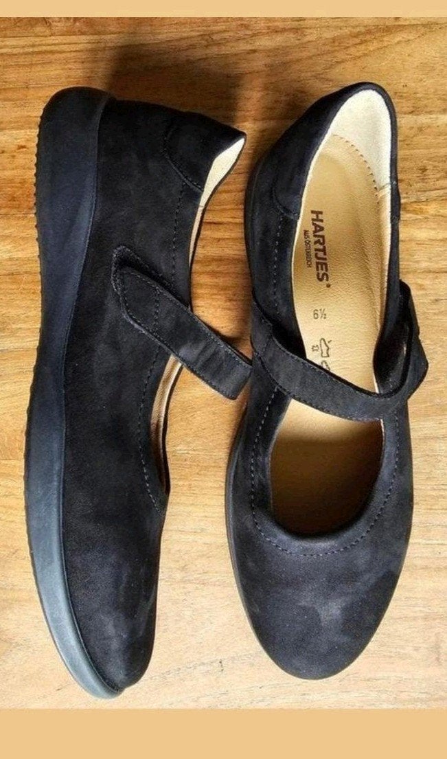 Nieuw staat Hartjes Elegante schoenen.40
40, Schoenen met lage hakken, Zwart, Ophalen of Verzenden, Zo goed als nieuw