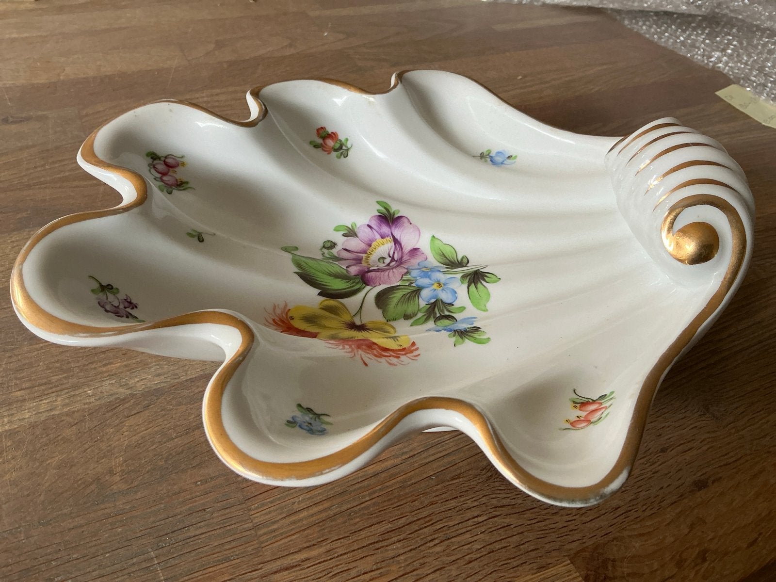 Vintage porseleinen schaal Herend, schelpvorm met bloemdecor, Ophalen of Verzenden