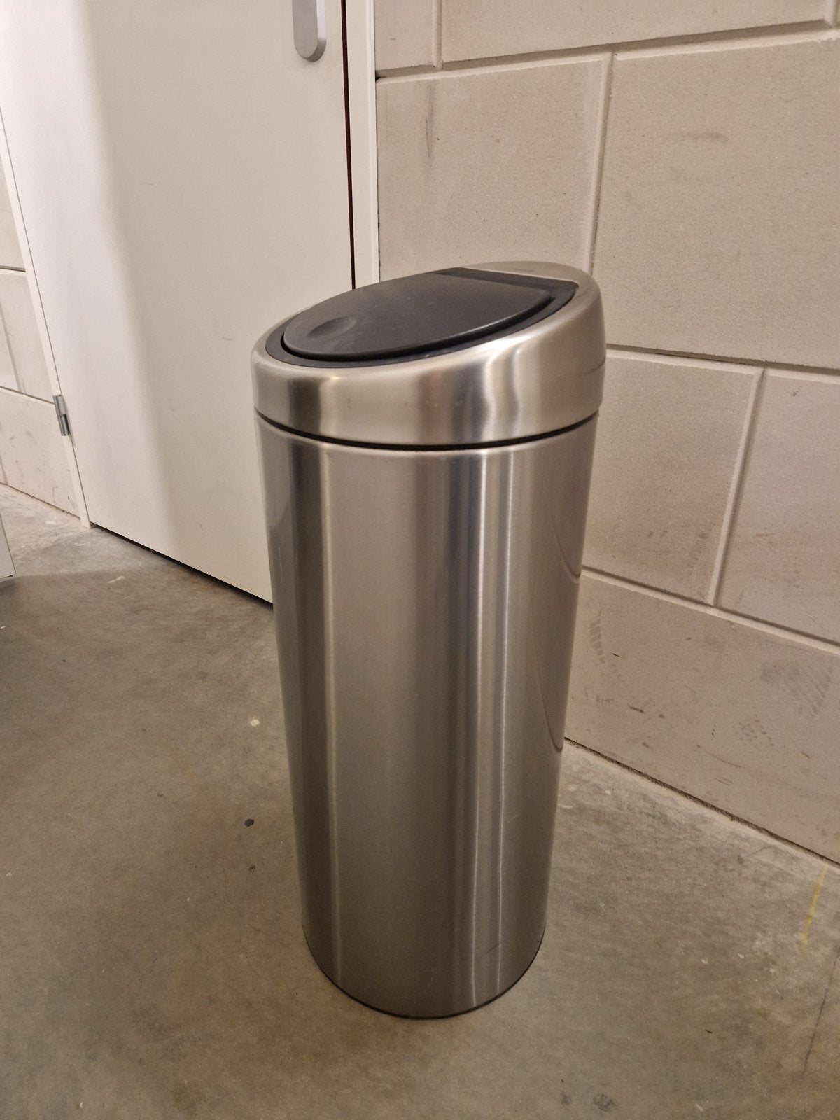 Brabantia Touch Bin Prullenbak Nikkel 30 Liter, Huis en Inrichting, 20 tot 30 liter, Ophalen, Gebruikt, Metaal