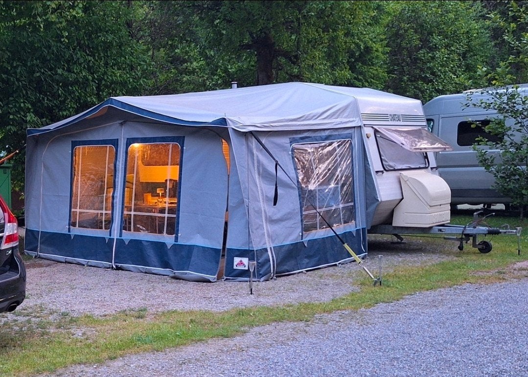 Chateau Grand prix 424 (bj 1983) voortent, luifel en garage, Particulier