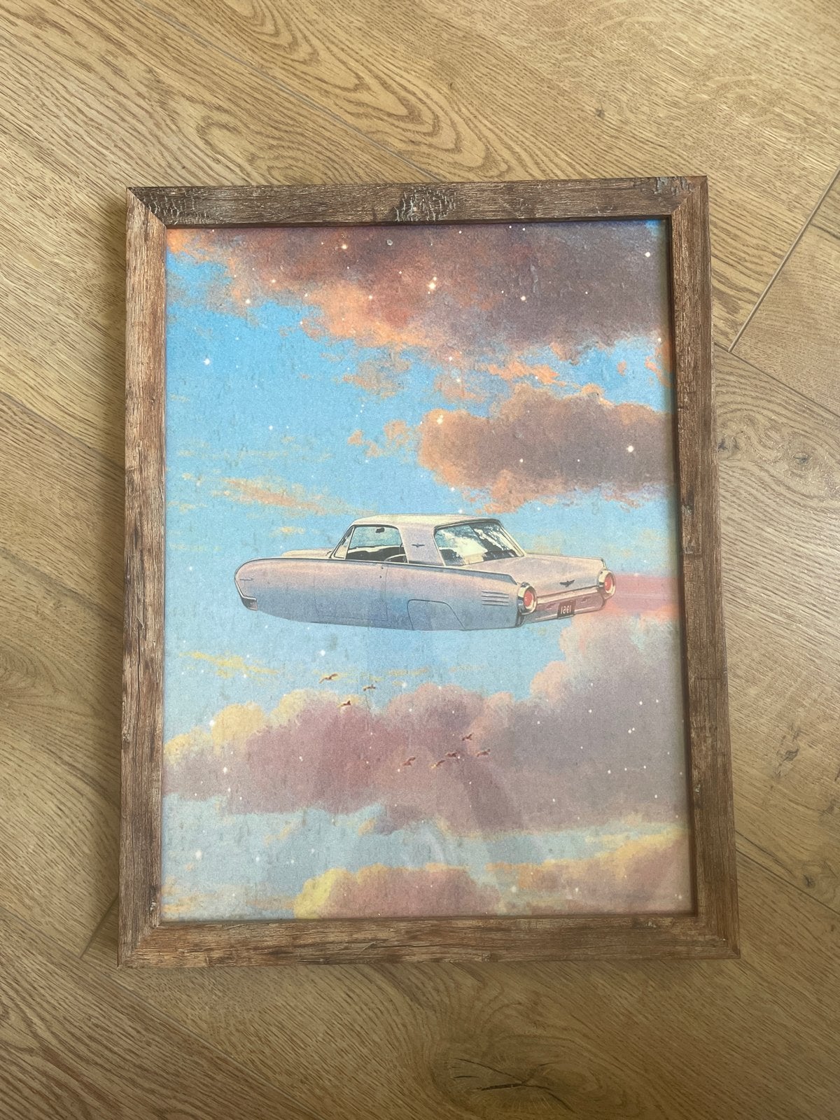 Ingelijste poster: Vliegende auto in de wolken, Bruin, Gebruikt, Met afbeelding, Hout
