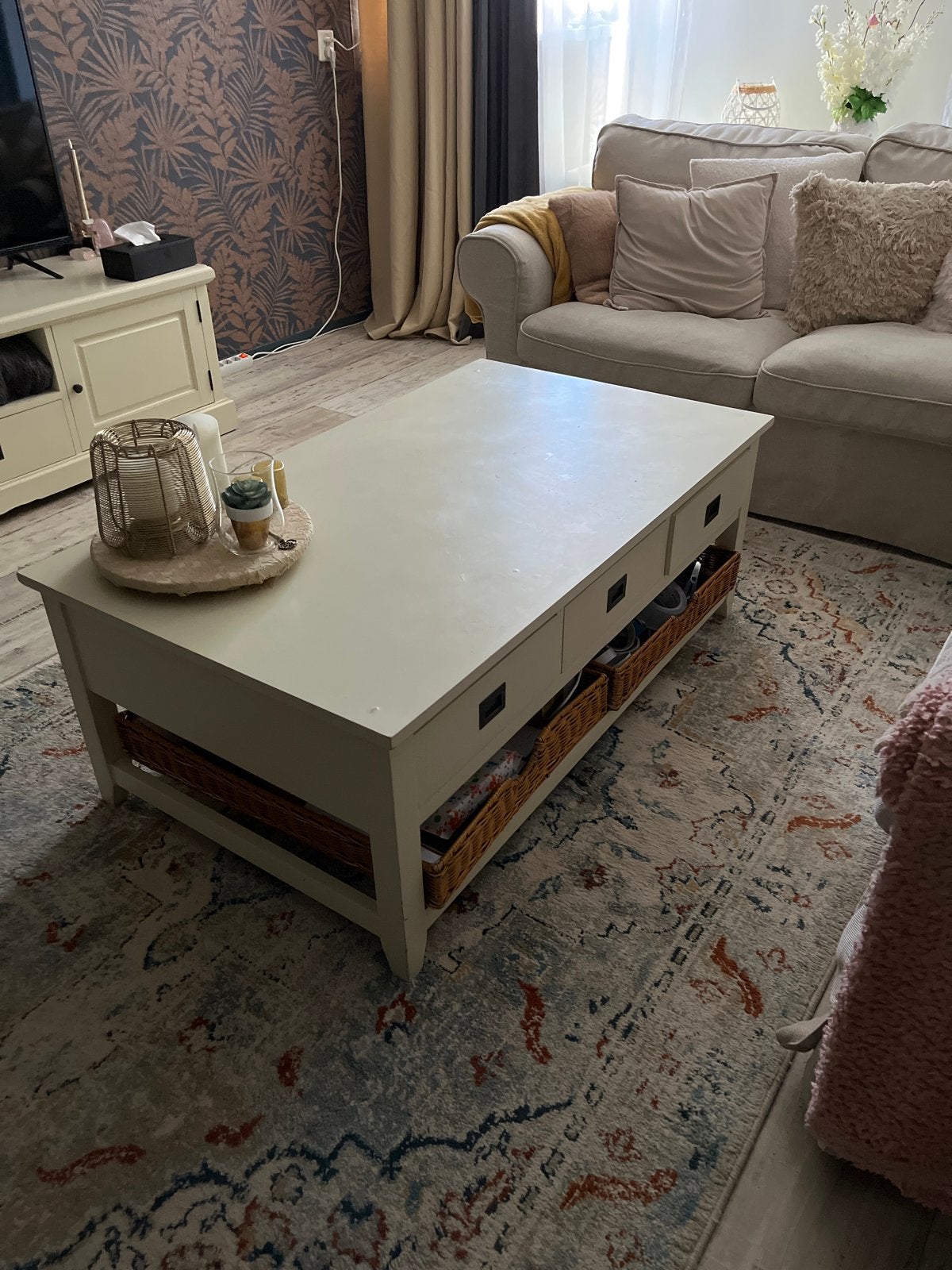 Crèmekleurige salontafel met opbergruimte, 50 – 75, Gebruikt, 50 tot 100 cm, 100 tot 150 cm