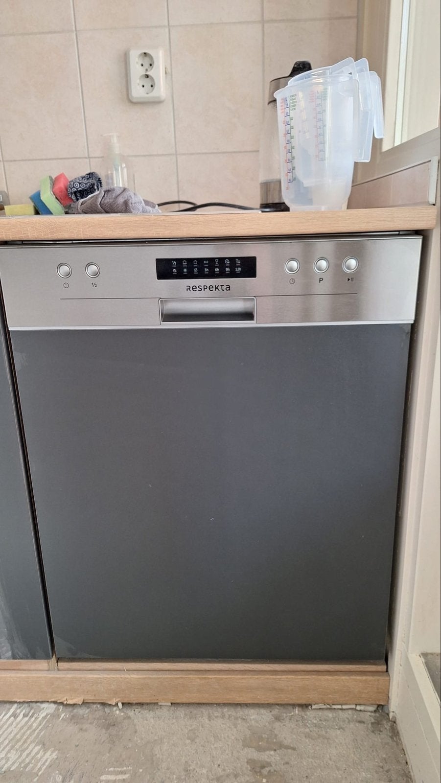 Respekta vaatwasser H82xB60xD57 cm, Ophalen, Gebruikt, Minder dan 85 cm, Inbouw