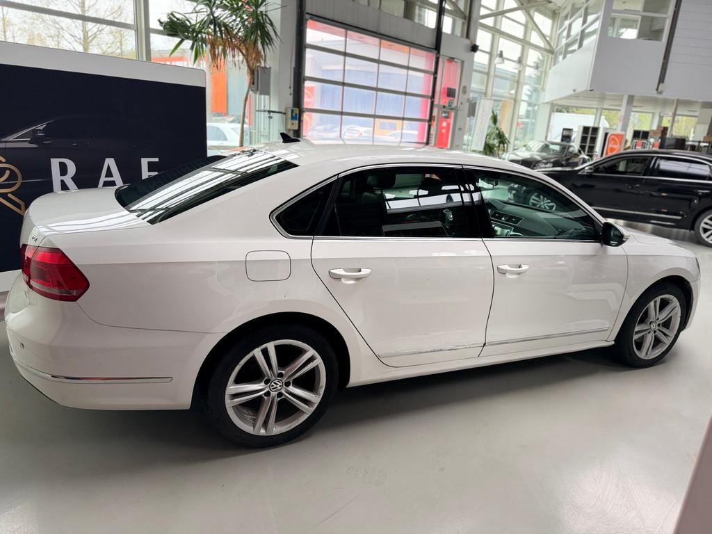 Volkswagen Passat 2.0 TDI HighlineAutomaat,Schuifkanteldak,, Gebruikt, Zwart, Wit, Bedrijf