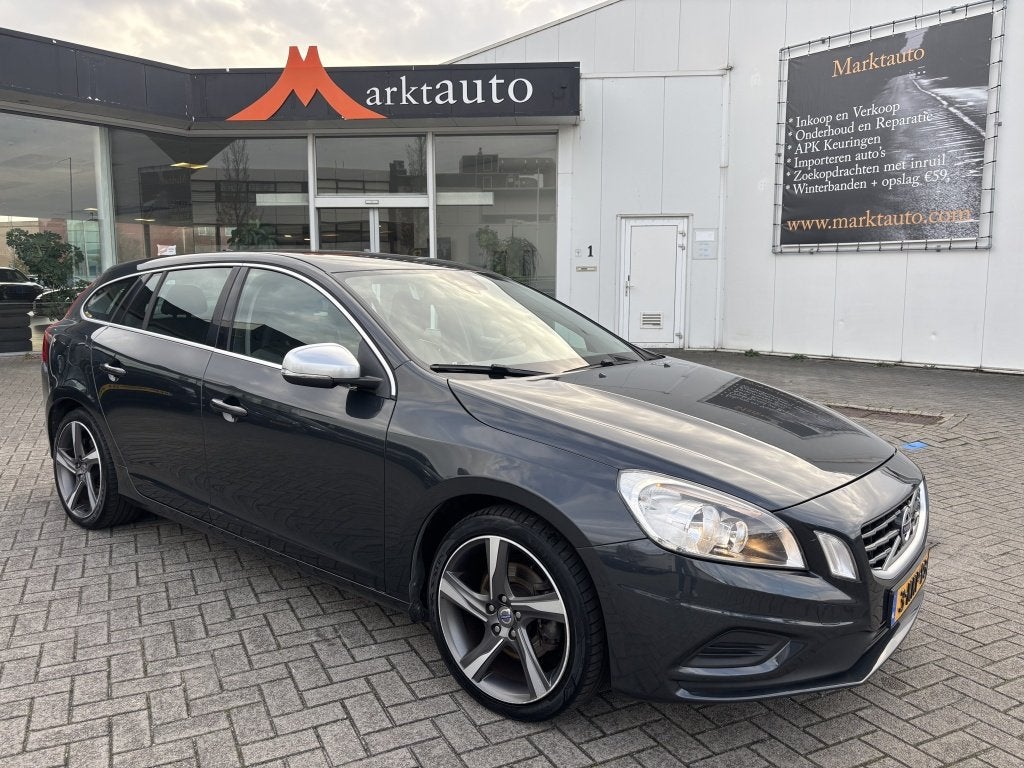 Volvo V60 1.6 T3 R-Design Navi Cruise Bluetooth Parkeersenso, Gebruikt, Zwart, 4 cilinders, 150 pk