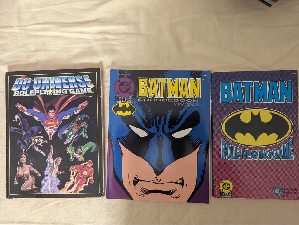 DC en Batman Roleplaying Games + Batman Sourcebook, Vijf spelers of meer, Ophalen of Verzenden, Gebruikt, Mayfair Games Inc.