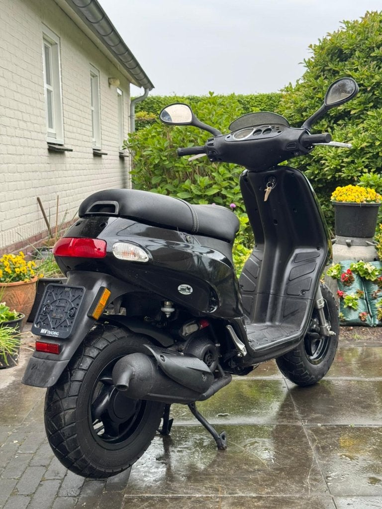 ️Piaggio Typhoon 50cc 2 takt glans zwart NIEUWSTAAT️, Fietsen en Brommers, Scooters | Piaggio, Niet ingevuld, Niet ingevuld, Niet ingevuld