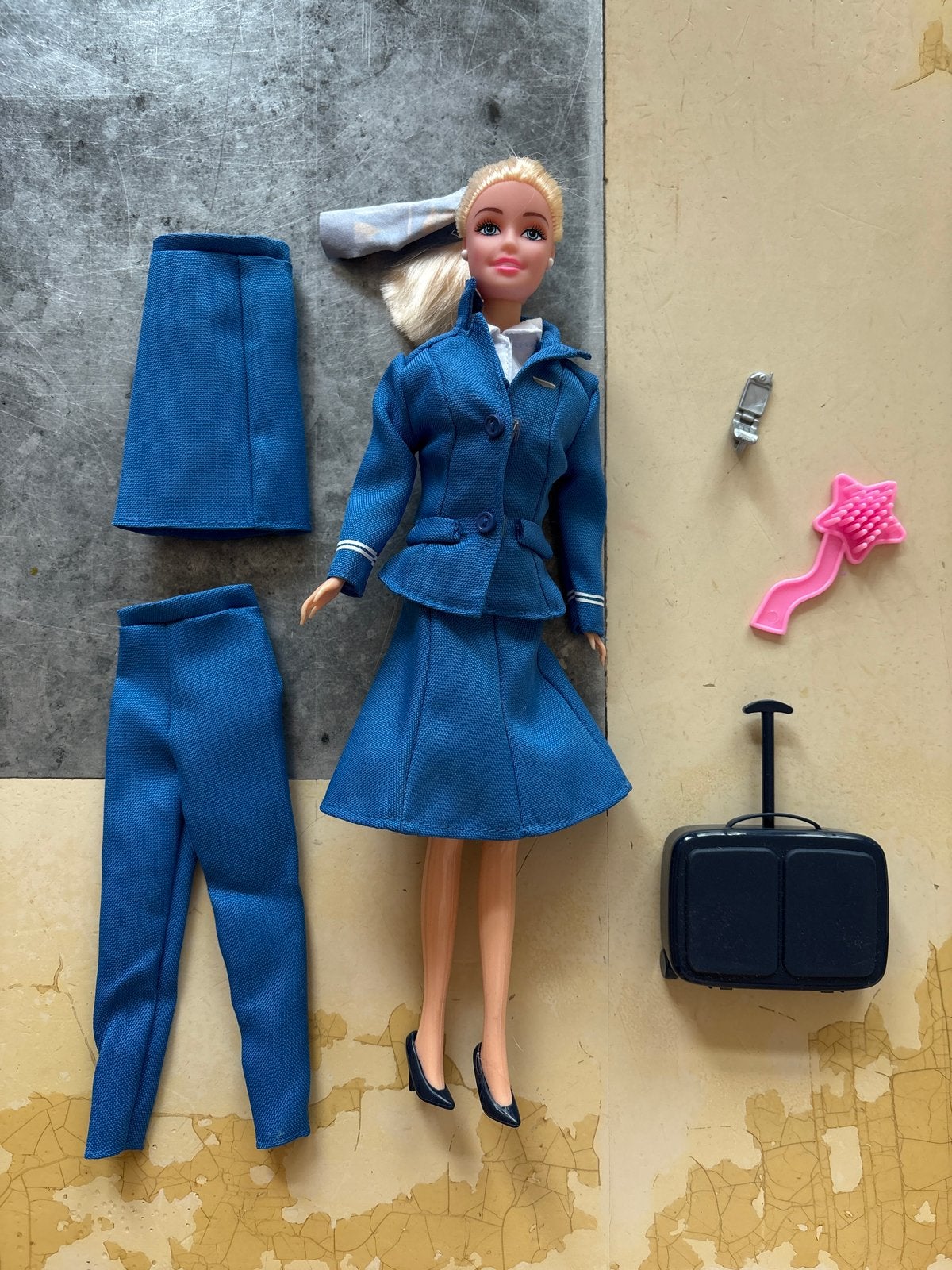 Barbie stewardess met accessoires en extra kleding, Verzenden, Gebruikt, Barbie