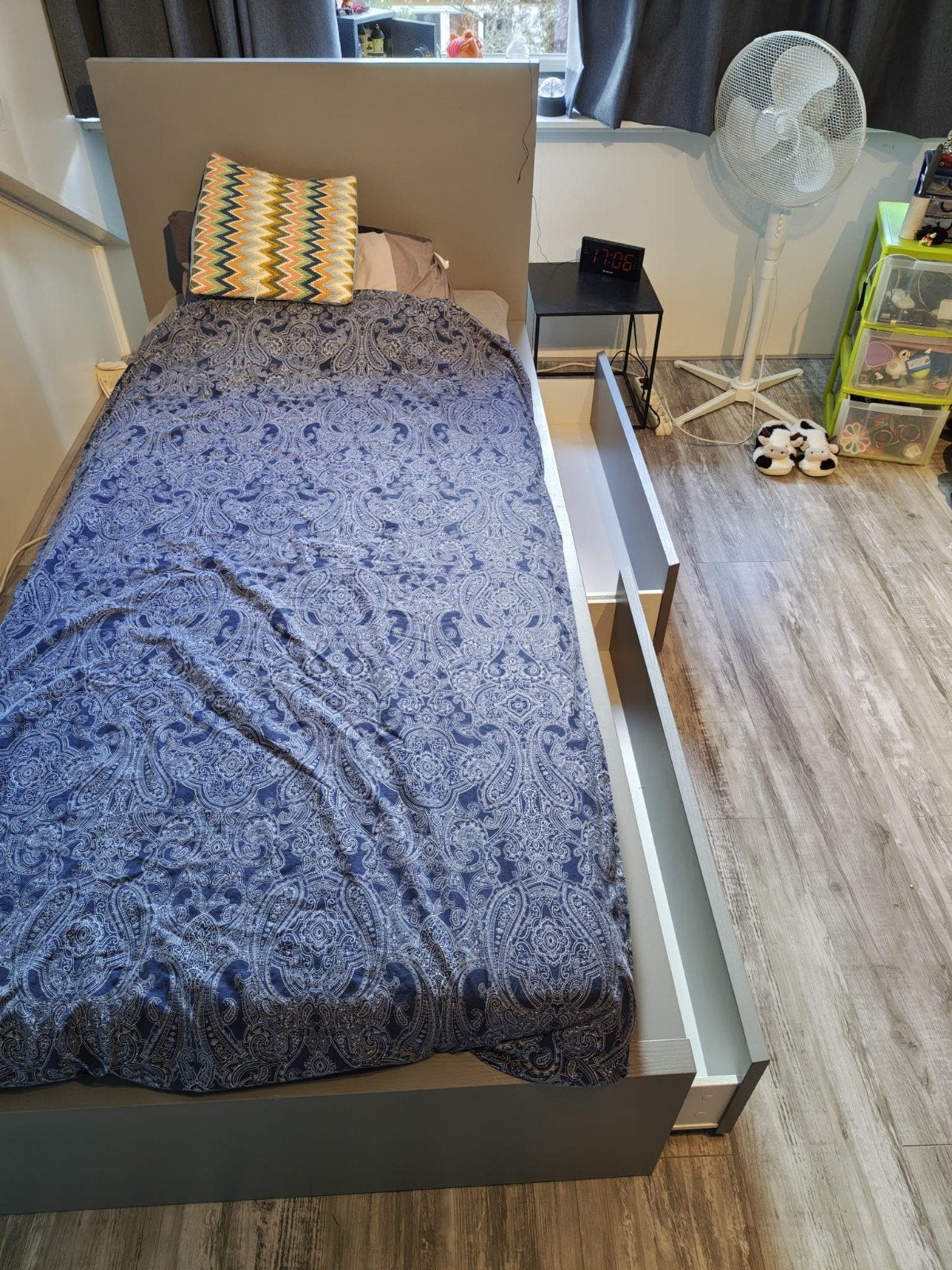 Eenpersoonsbed met lades - Grijs, 90x200 cm, Ophalen, Overige materialen, Gebruikt, 90 cm