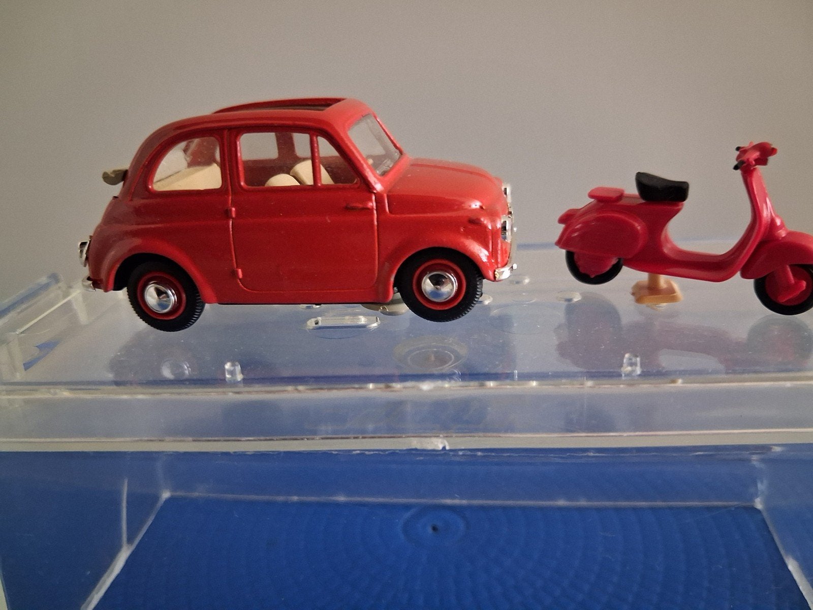 fiat 500 met Vespa van Vitesse, Hobby en Vrije tijd, Modelauto's | 1:43, Ophalen of Verzenden, Nieuw, Auto, Overige merken