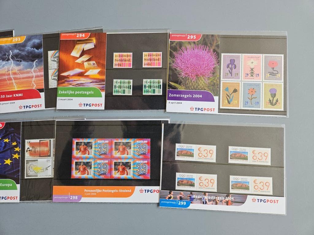 Postzegelmapjes jaar 2004 compleet zie beschrijving, Postzegels en Munten, Postzegels | Nederland, Ophalen of Verzenden, Na 1940