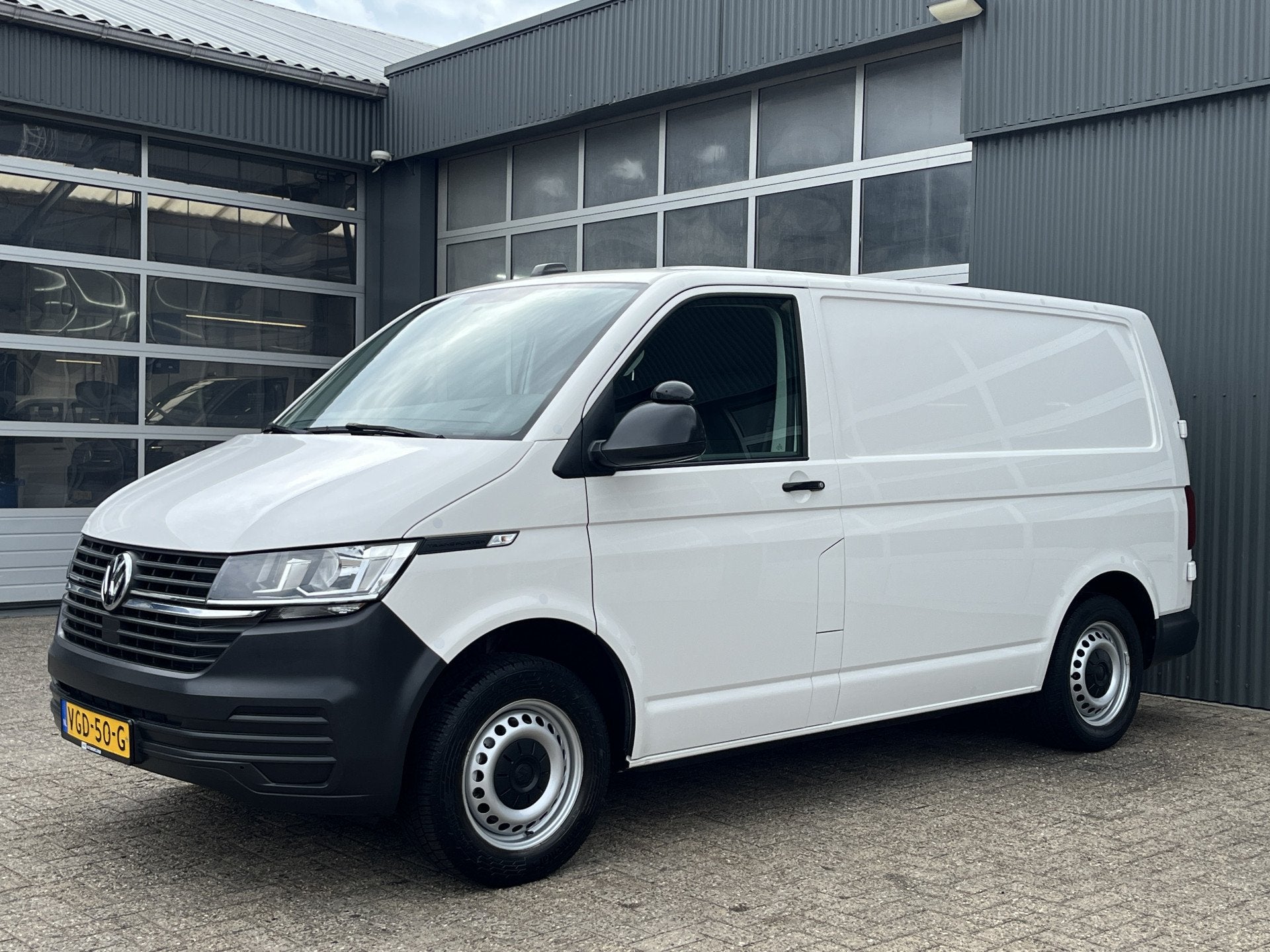 Volkswagen Transporter 2.0 TDI L1H1 Sortimo Kastinrichting A, Voorwielaandrijving, Gebruikt, 4 cilinders, Volkswagen