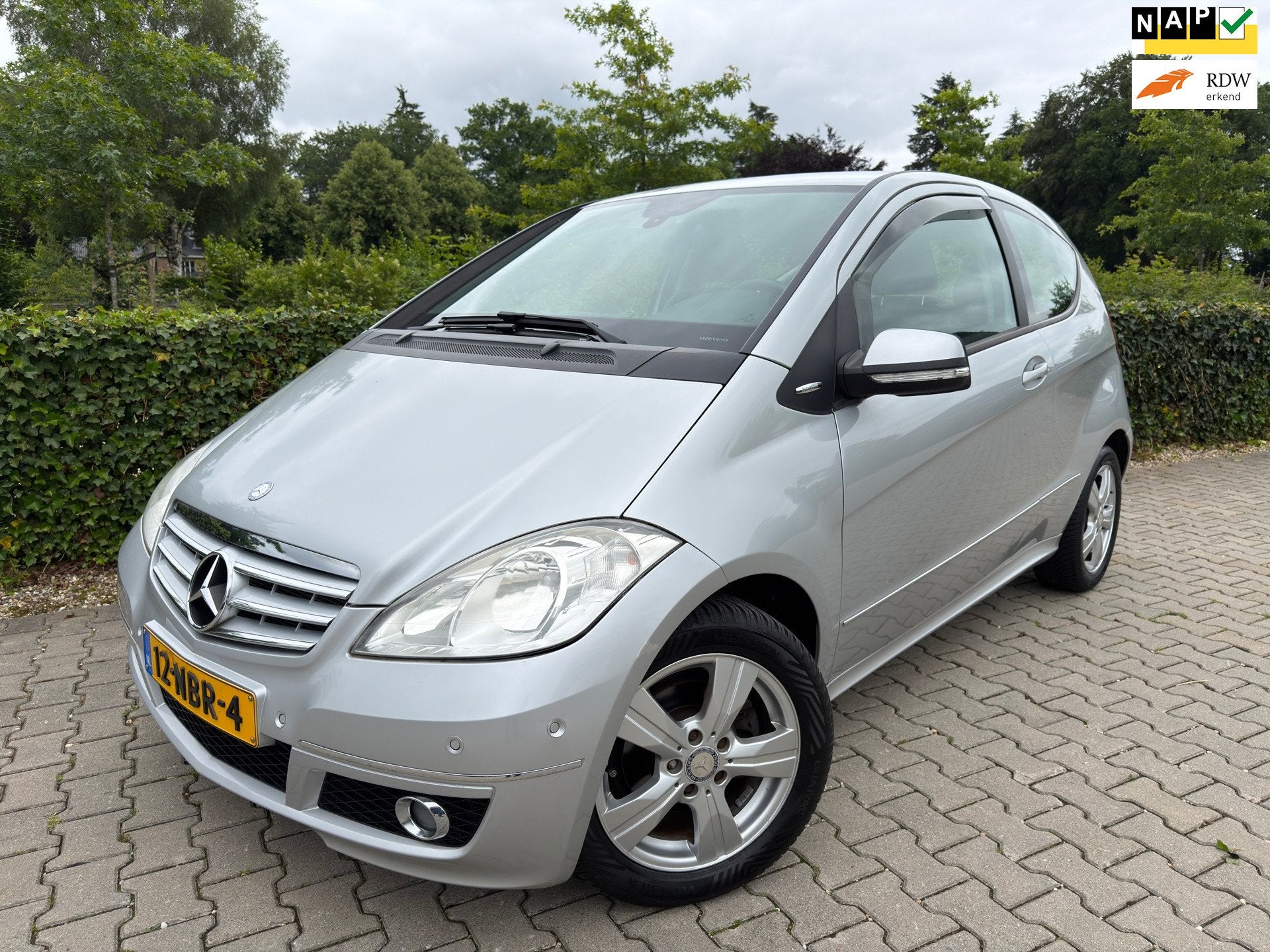 Mercedes-Benz A-klasse 160 Avantgarde Automaat , Airco / Cru, 15 km/l, Zwart, Leder en Stof, 49 €/maand