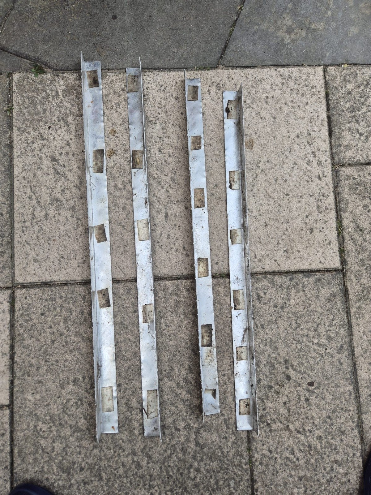 Aluminium tranenplaat hoekprofielen 2x67 en 2x62 cm, Ophalen, Gebruikt, Aluminium