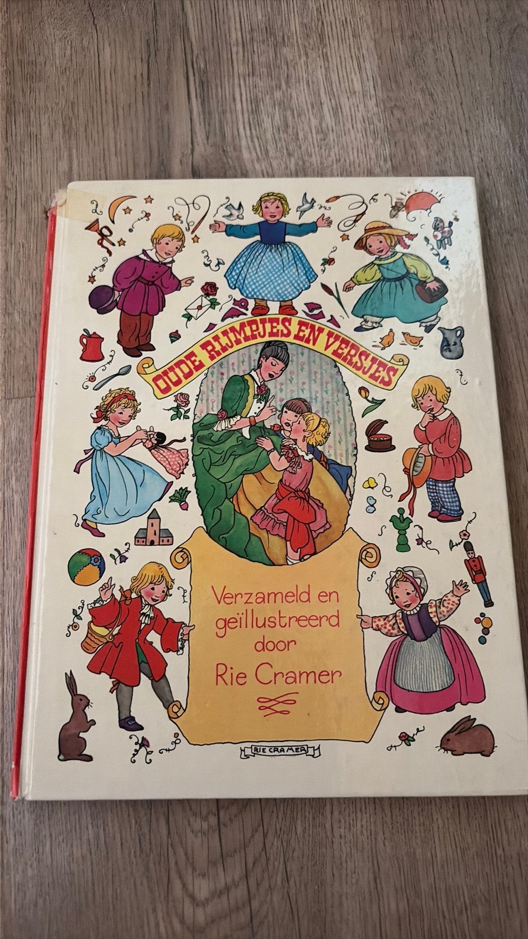 Oude rijmpjes en versjes Rie Cramer, Ophalen of Verzenden, Gelezen, Fictie algemeen