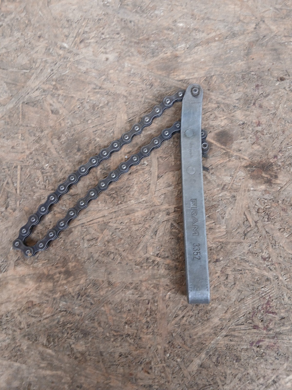 FRAM 3352 Olie filtersleutel met ketting, Auto diversen, Gebruikt, FRAM Group, 1900 Opdyke Way, Rochester Hills, MI 48309, USA