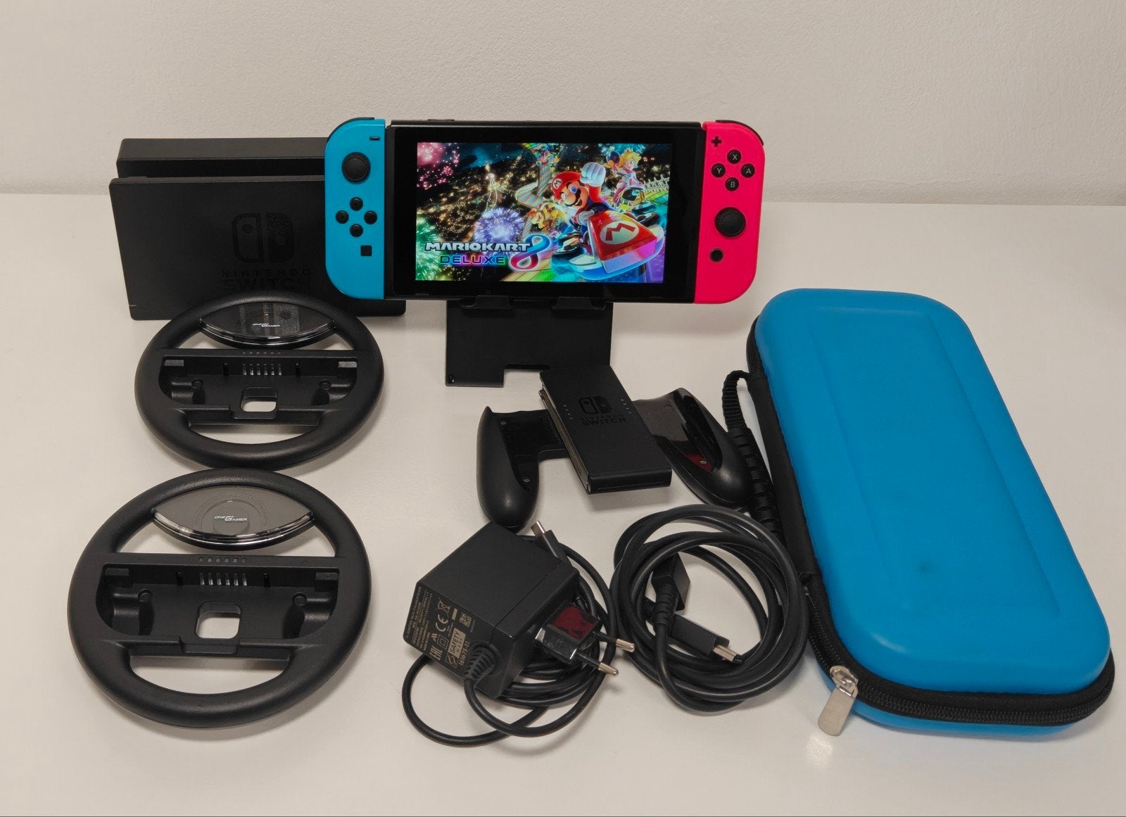 Nintendo Switch met accessoires en Mario Kart 8 Deluxe, Spelcomputers en Games, Nintendo switch, Racen en Vliegen, Ophalen of Verzenden