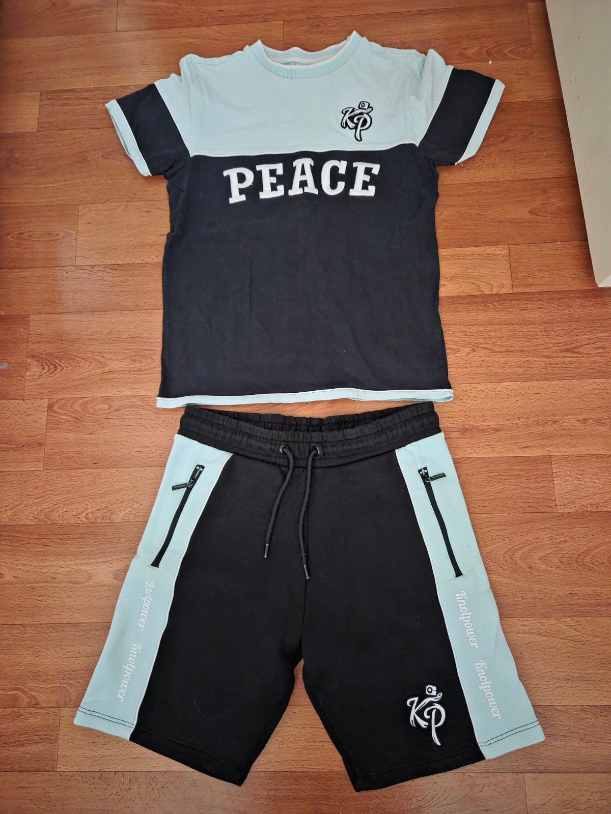 Knolpower set: T-shirt's en korte broek, Ophalen, Zo goed als nieuw