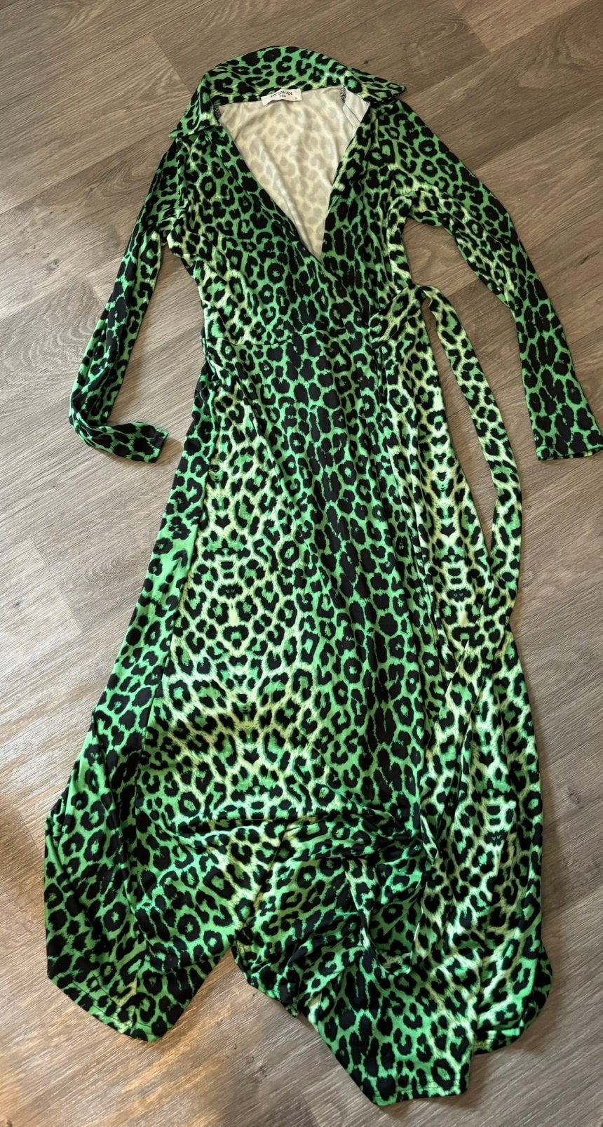 Groen/zwarte panterprint travel overslag jurk, Kleding | Dames, Ophalen of Verzenden, Zo goed als nieuw, Maat 38/40 (M), Groen